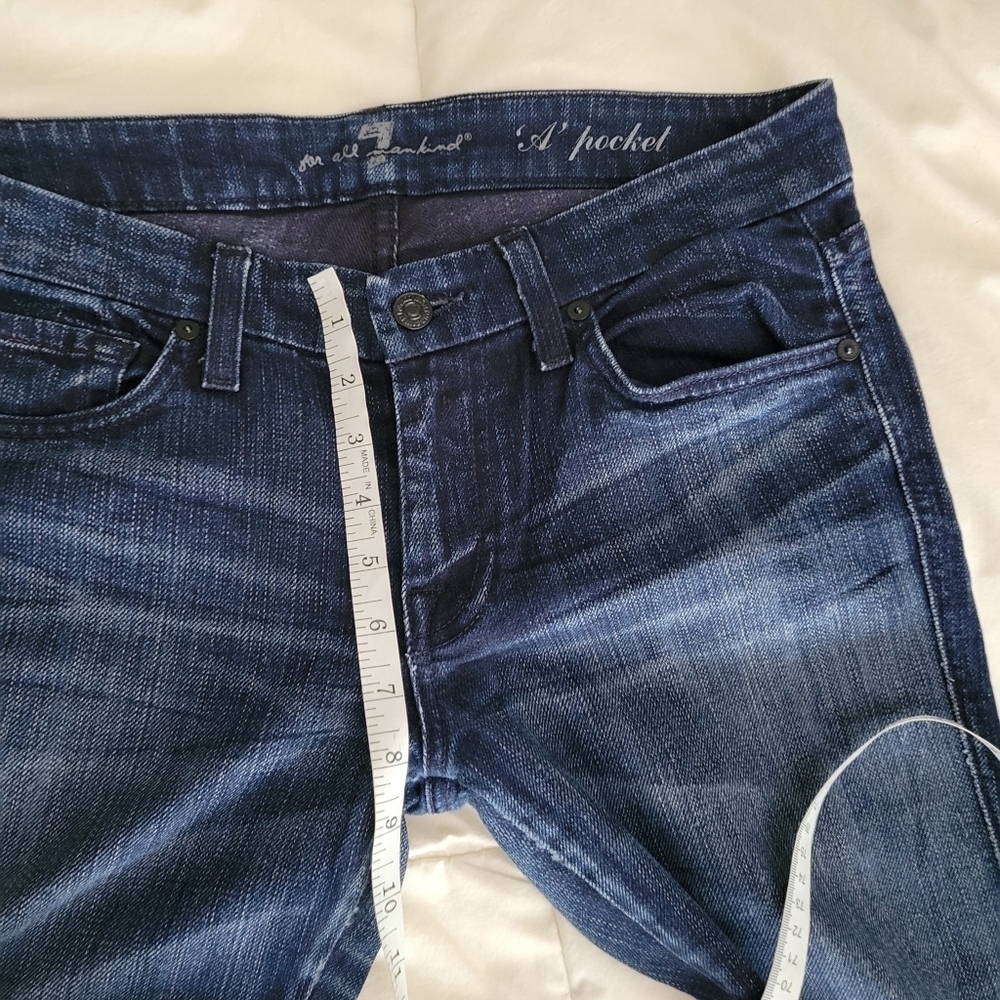 7 FOR ALL MANKIND // A pocket distressed mid-rise boot-cut stretch denim jeans - Picture 10 of 12